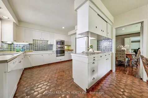 33 Sunnydene Crescent Toronto ON M4N 3J5
