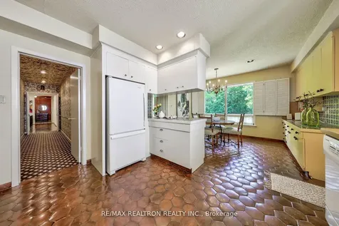 33 Sunnydene Crescent Toronto ON M4N 3J5