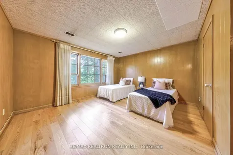 33 Sunnydene Crescent Toronto ON M4N 3J5