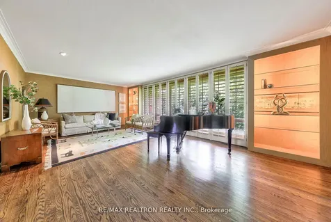 33 Sunnydene Crescent Toronto ON M4N 3J5