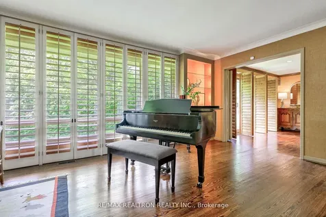 33 Sunnydene Crescent Toronto ON M4N 3J5