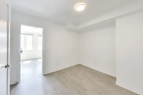 18 Deep Roots Terrace Toronto ON M6A 0G1