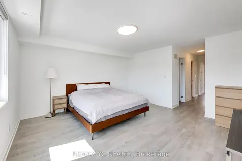 18 Deep Roots Terrace Toronto ON M6A 0G1