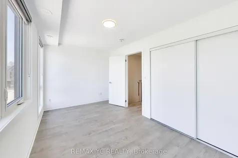 18 Deep Roots Terrace Toronto ON M6A 0G1
