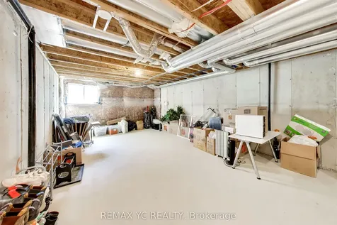 18 Deep Roots Terrace Toronto ON M6A 0G1