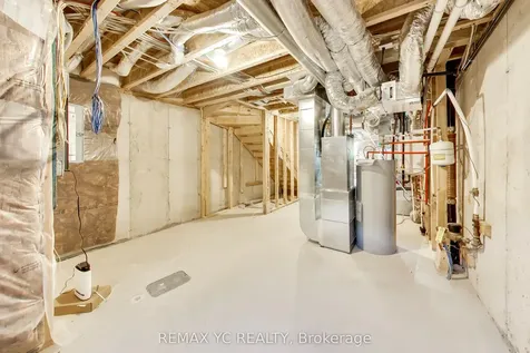 18 Deep Roots Terrace Toronto ON M6A 0G1