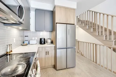 18 Deep Roots Terrace Toronto ON M6A 0G1