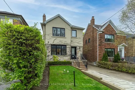 16 Peveril Hill N Toronto ON M6C 3B1