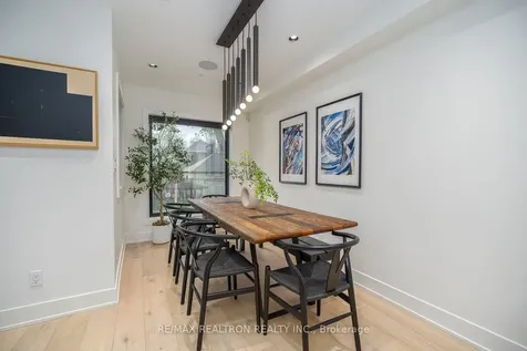 16 Peveril Hill N Toronto ON M6C 3B1