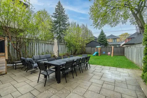 16 Peveril Hill N Toronto ON M6C 3B1