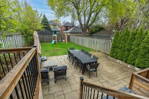 16 Peveril Hill N Toronto ON M6C 3B1