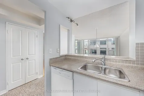 942 Yonge Street Toronto ON M4W 3S8