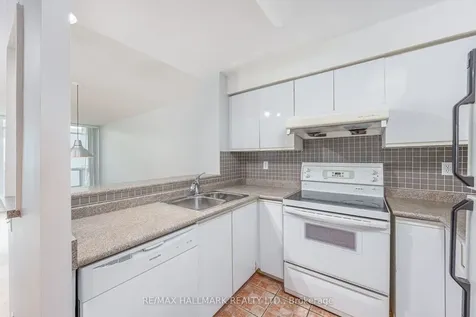 942 Yonge Street Toronto ON M4W 3S8