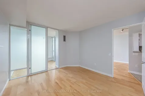 942 Yonge Street Toronto ON M4W 3S8