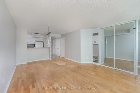 942 Yonge Street Toronto ON M4W 3S8