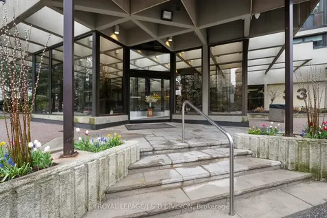 33 Elmhurst Avenue Toronto ON M2N 6G8