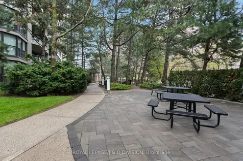 33 Elmhurst Avenue Toronto ON M2N 6G8