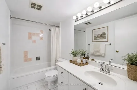 5765 Yonge Street Toronto ON M2M 4H9