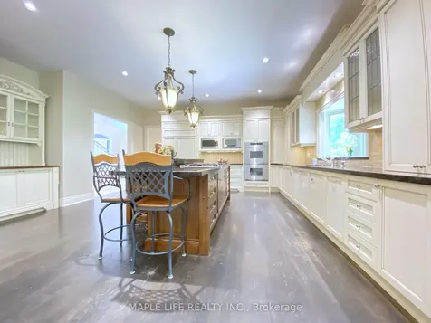 8 Crete Court Toronto ON M3C 2N6