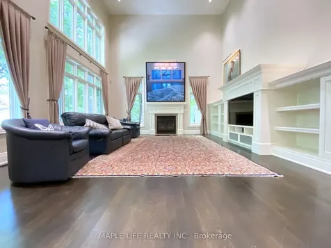 8 Crete Court Toronto ON M3C 2N6