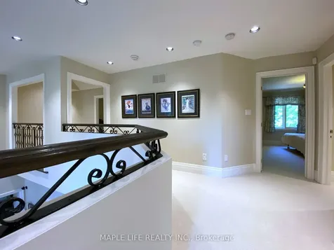 8 Crete Court Toronto ON M3C 2N6