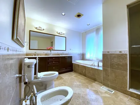 8 Crete Court Toronto ON M3C 2N6