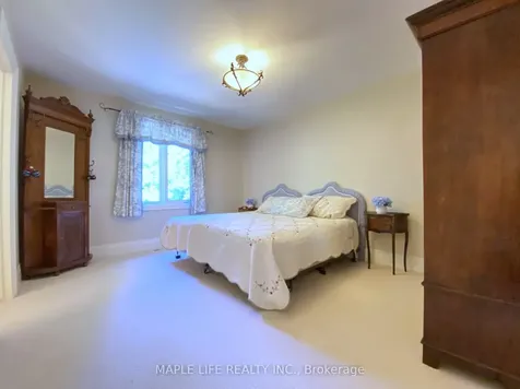 8 Crete Court Toronto ON M3C 2N6