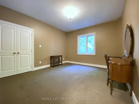 8 Crete Court Toronto ON M3C 2N6