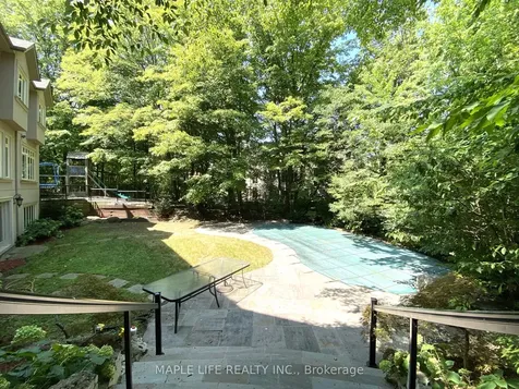 8 Crete Court Toronto ON M3C 2N6