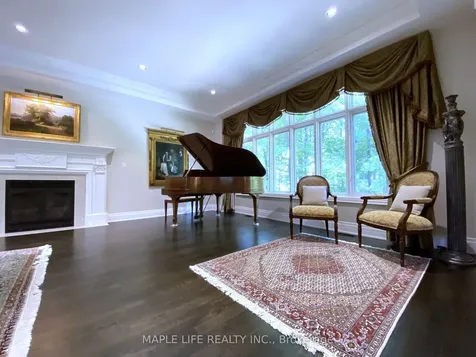 8 Crete Court Toronto ON M3C 2N6