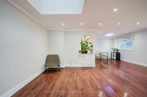 18 Doverwood Court Toronto ON M2M 2G7