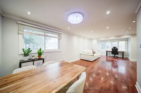 18 Doverwood Court Toronto ON M2M 2G7