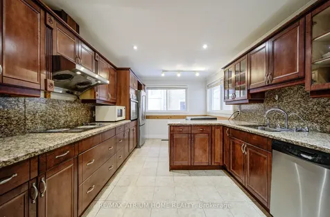 18 Doverwood Court Toronto ON M2M 2G7