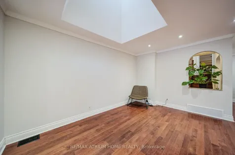 18 Doverwood Court Toronto ON M2M 2G7