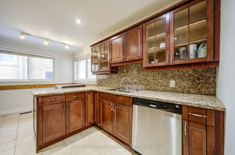 18 Doverwood Court Toronto ON M2M 2G7