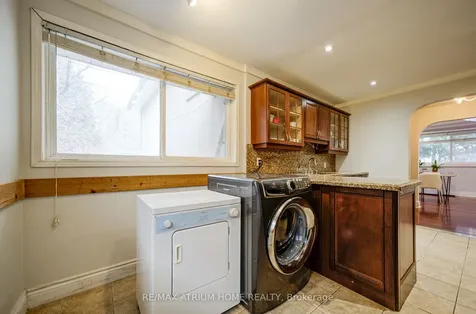 18 Doverwood Court Toronto ON M2M 2G7