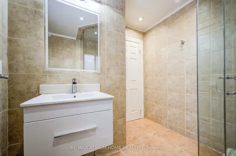 18 Doverwood Court Toronto ON M2M 2G7