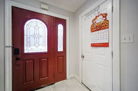 18 Doverwood Court Toronto ON M2M 2G7