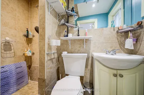 18 Doverwood Court Toronto ON M2M 2G7