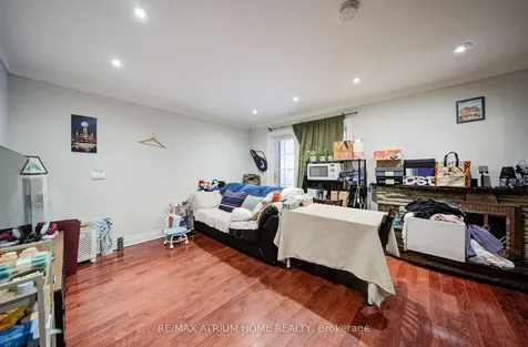 18 Doverwood Court Toronto ON M2M 2G7