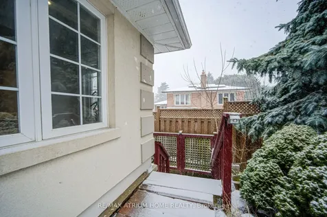 18 Doverwood Court Toronto ON M2M 2G7