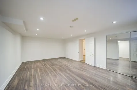 18 Doverwood Court Toronto ON M2M 2G7