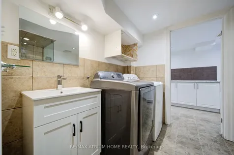 18 Doverwood Court Toronto ON M2M 2G7