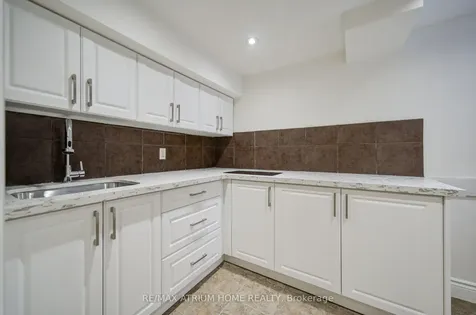 18 Doverwood Court Toronto ON M2M 2G7