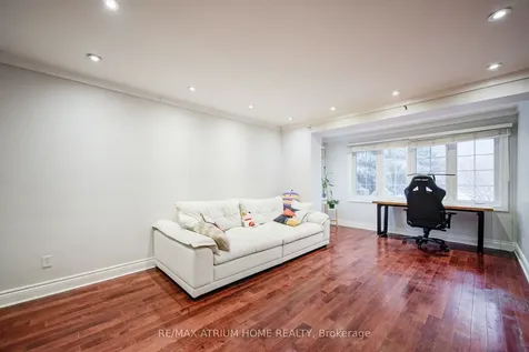 18 Doverwood Court Toronto ON M2M 2G7