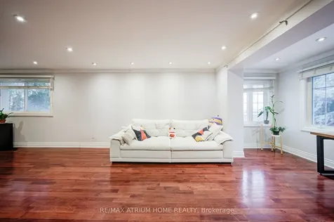 18 Doverwood Court Toronto ON M2M 2G7