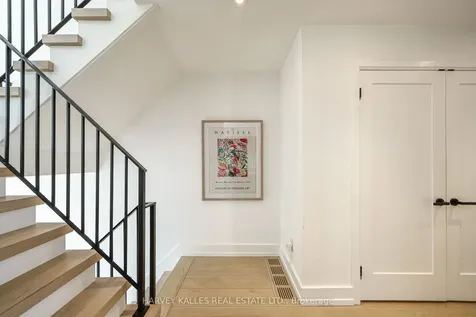 240 Broadway Avenue Toronto ON M4P 1V9