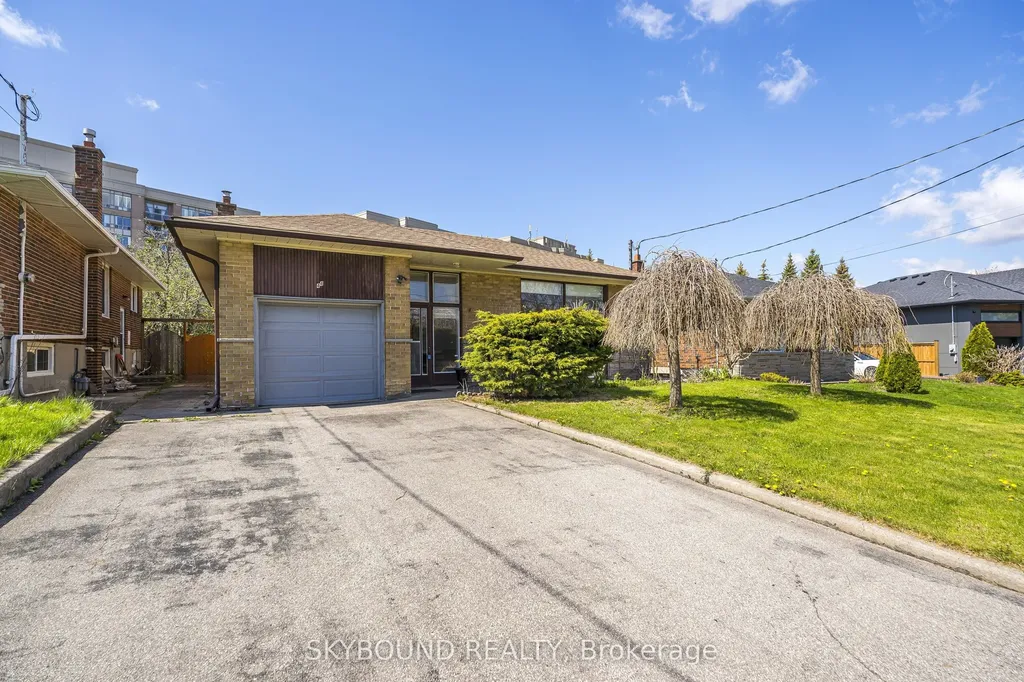 44 Tinder Crescent Toronto ON M4A 1L3