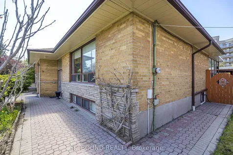 44 Tinder Crescent Toronto ON M4A 1L3
