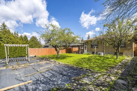 44 Tinder Crescent Toronto ON M4A 1L3